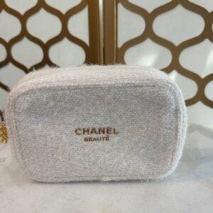 CHANEL Beauté Cream Textured Cosmetic Bag